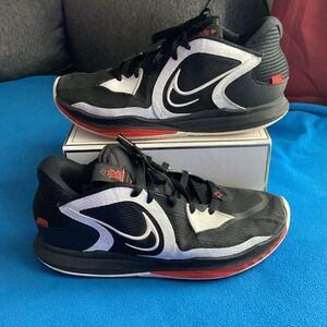Men's Nike Kyrie 5 Low Sneakers DJ6012-001 Size 10 Preowned